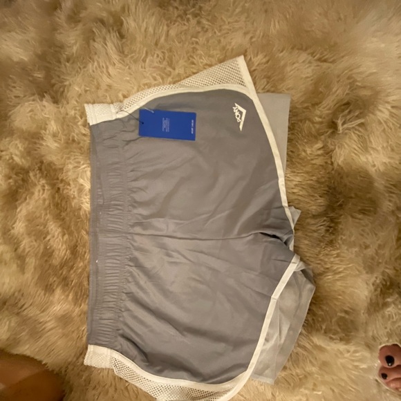 Brand new pony shirt never worn - Picture 3 of 3